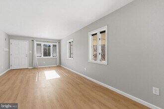 1813 Olmstead Dr in Falls Church, VA - Building Photo - Building Photo