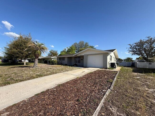 7808 Talisman Dr in Port Richey, FL - Building Photo - Building Photo