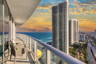 4111 S Ocean Dr in Hollywood, FL - Building Photo