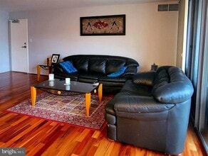 12 S Van Dorn St, Unit 401 in Alexandria, VA - Building Photo - Building Photo