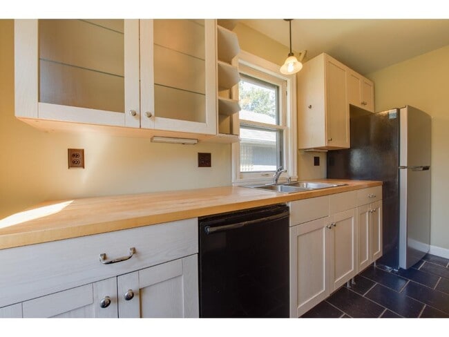 1674 St Clair Ave in St. Paul, MN - Building Photo - Building Photo