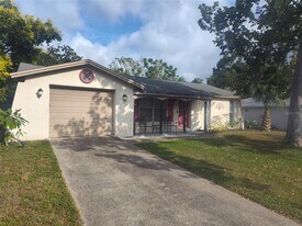 901 Peninsula Rd in Tarpon Springs, FL - Building Photo