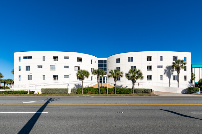 Indialantic One in Indialantic, FL - Foto de edificio - Building Photo