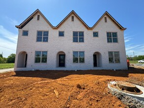 901 27th St in Tuscaloosa, AL - Foto de edificio - Building Photo
