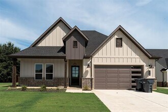 1823 Meadowview in Canton, TX - Building Photo - Building Photo
