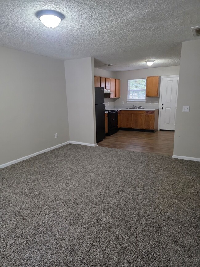 1209 Harmony St in Florence, SC - Foto de edificio - Building Photo