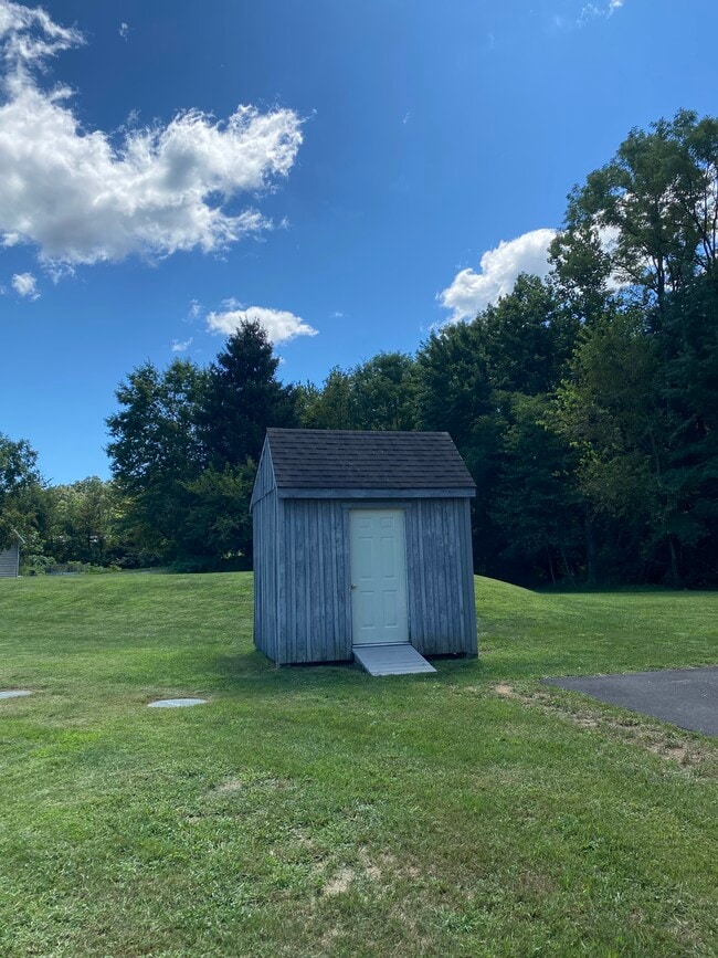 5405 White Church Rd in Shippensburg, PA - Foto de edificio - Building Photo