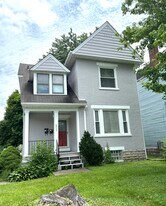 4822 Oak St, Unit 1 in Cincinnati, OH - Building Photo