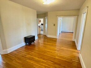 1682 Commonwealth Ave in Boston, MA - Foto de edificio - Building Photo