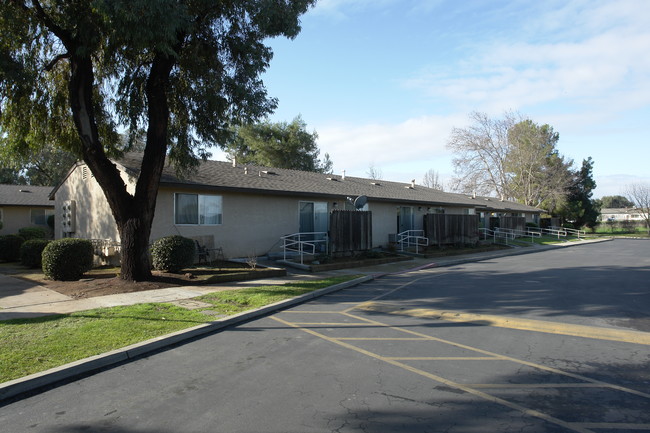 Madera Gardens in Madera, CA - Foto de edificio - Building Photo