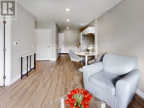 233 Dunlop St W in Barrie, ON - Building Photo - Building Photo