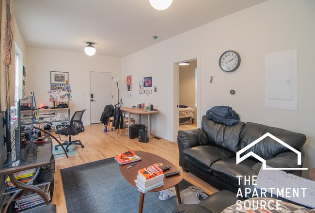 3051 W Medill Ave in Chicago, IL - Building Photo - Building Photo