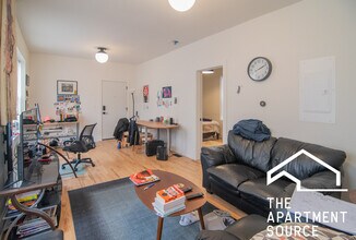 3051 W Medill Ave in Chicago, IL - Building Photo - Building Photo