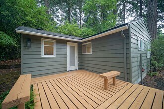 3801 SW Hamilton St-Unit -ADU in Portland, OR - Building Photo - Building Photo