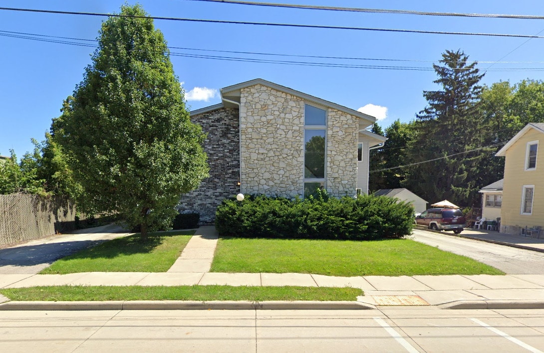 Maple Ave Apartments in Waukesha, WI - Building Photo