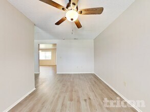 1613 14th St E in Bradenton, FL - Foto de edificio - Building Photo