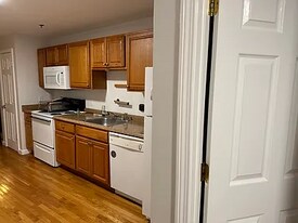 22 High St, Unit 11 in Medford, MA - Building Photo
