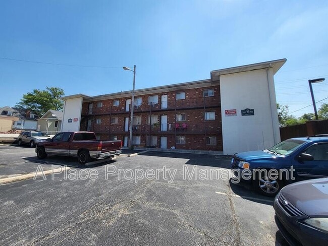 property at 2625 S Big Bend Blvd