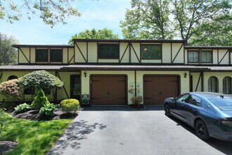 119 Stringham Rd in Lagrangeville, NY - Foto de edificio - Building Photo