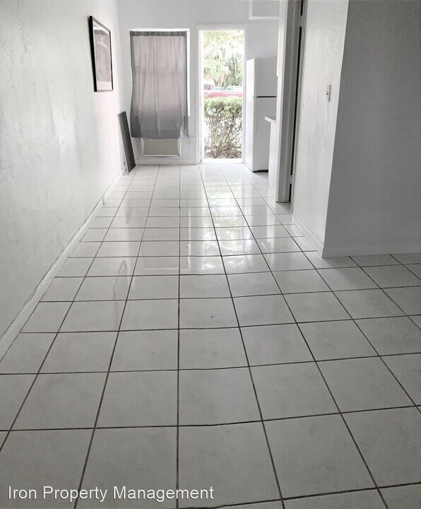 15 Alhambra Cir in Coral Gables, FL - Building Photo