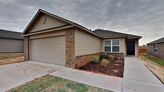 11744 NW 99th Ter in Yukon, OK - Building Photo