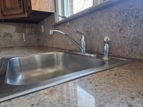 68 Kirkwood Rd in Sands Point, NY - Building Photo - Building Photo