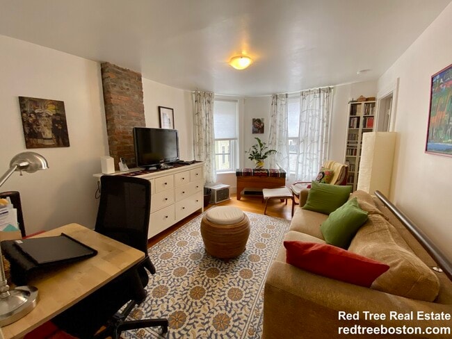 17 Perry St, Unit 2
