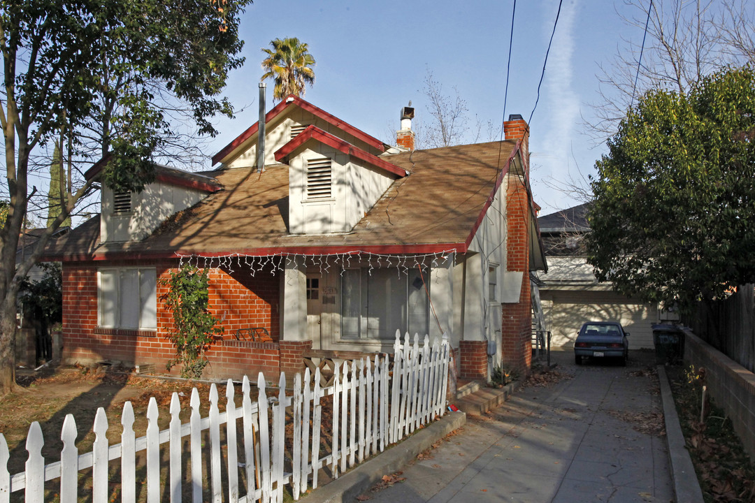 1091 Frienza Ave in Sacramento, CA - Building Photo