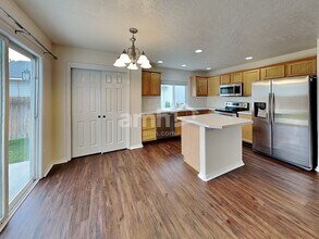 3342 W Wave Dr in Meridian, ID - Building Photo - Building Photo
