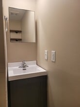 2441 Sandpoint Rd, Unit Apartment 2 in Fort Wayne, IN - Foto de edificio - Building Photo