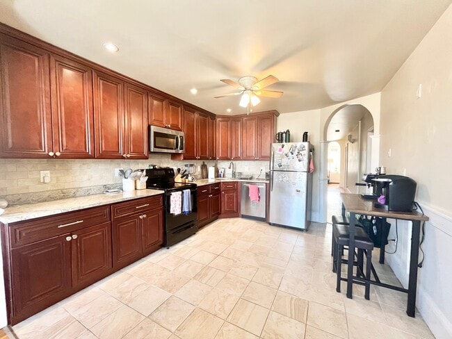 716 E 6th St, Unit 3 in Boston, MA - Building Photo - Building Photo