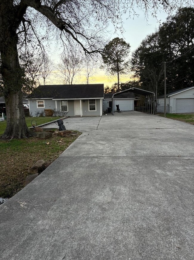 3331 Longhorn Dr