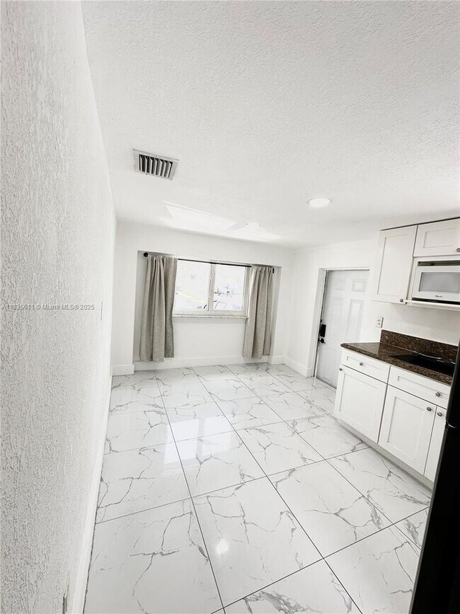 3331 NW 18th Terrace in Miami, FL - Building Photo - Building Photo