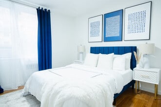 220 E 49th St in New York, NY - Building Photo - Building Photo