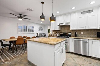 8336 E Sells Dr in Scottsdale, AZ - Building Photo - Building Photo