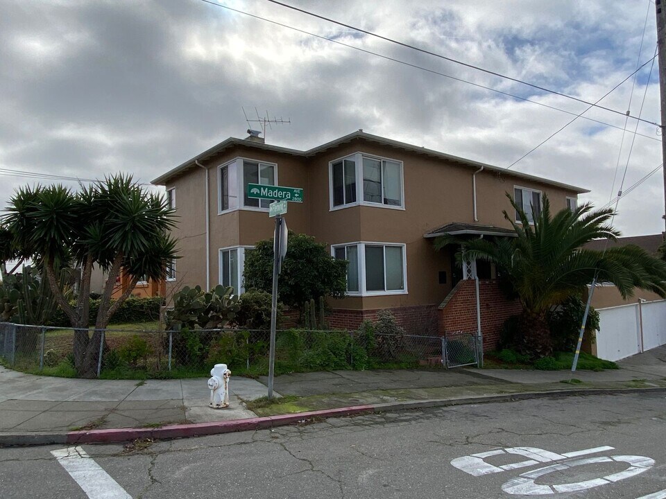 2772 Madera Ave in Oakland, CA - Building Photo
