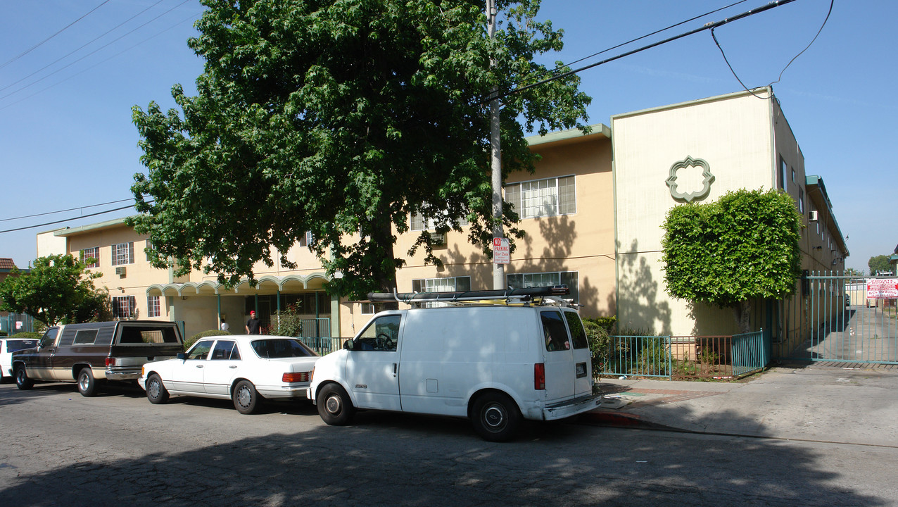 Parkwood Apartments in North Hills, CA - Building Photo