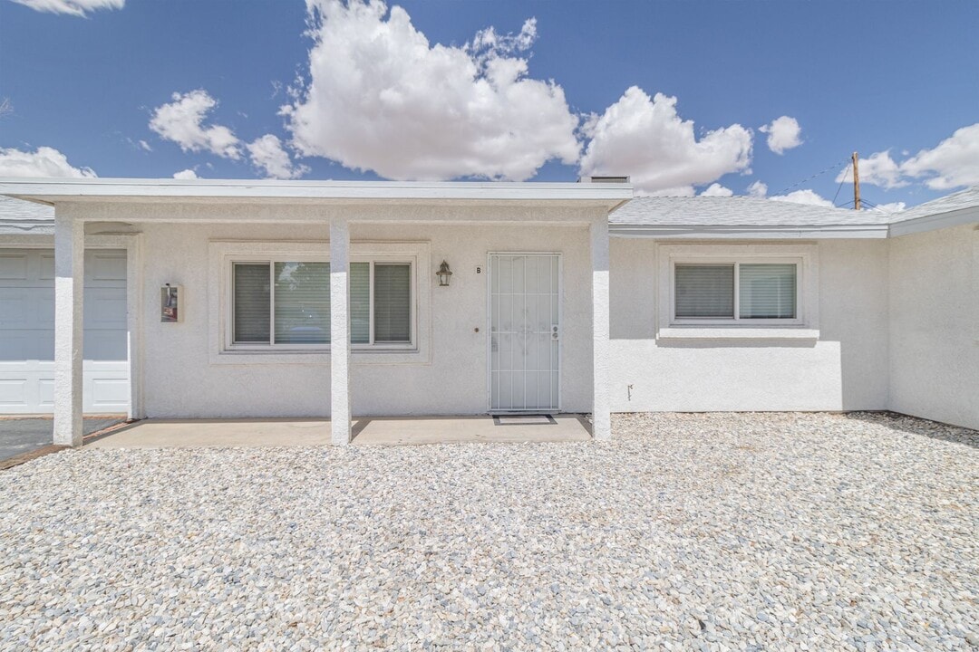 13383 Mohawk Rd in Apple Valley, CA - Foto de edificio