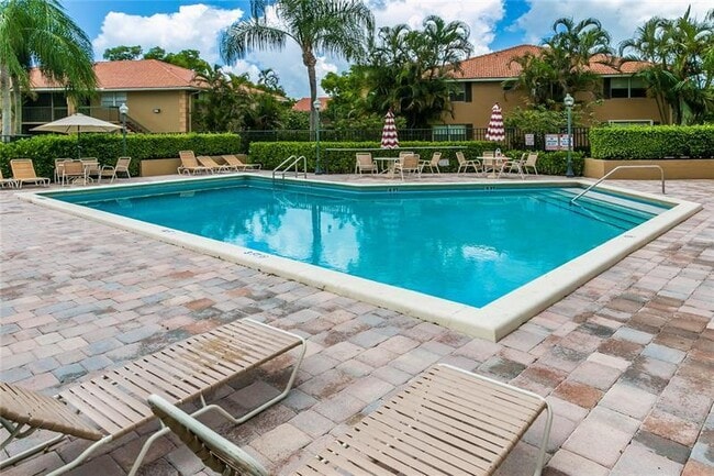 789 NW 103rd Ter, Unit 101 in Pembroke Pines, FL - Foto de edificio - Building Photo