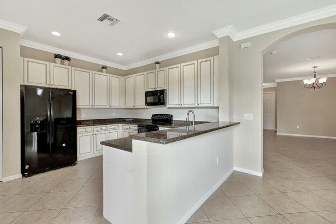 7678 Jewelwood Dr in Boynton Beach, FL - Building Photo