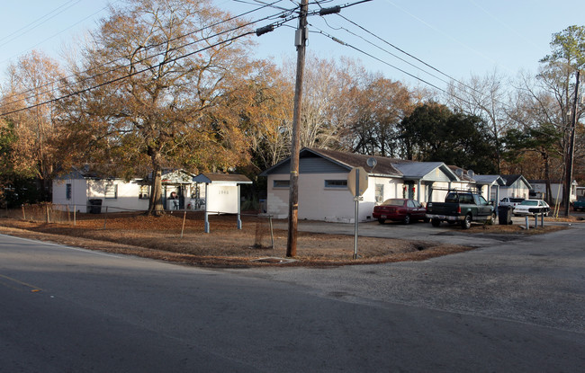 Iron Street Apartments in Charleston, SC - Building Photo - Building Photo