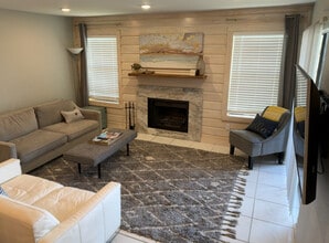 604 Highcrest Dr, Unit The Hideaway in Marble Falls, TX - Building Photo - Building Photo