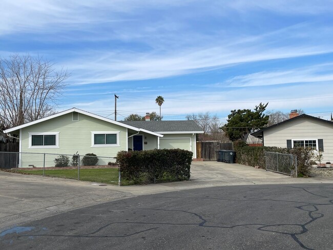 8157 Basswood Way in Citrus Heights, CA - Building Photo - Building Photo