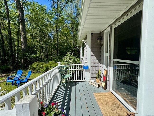 57 Boston Post Rd in Guilford, CT - Building Photo - Building Photo