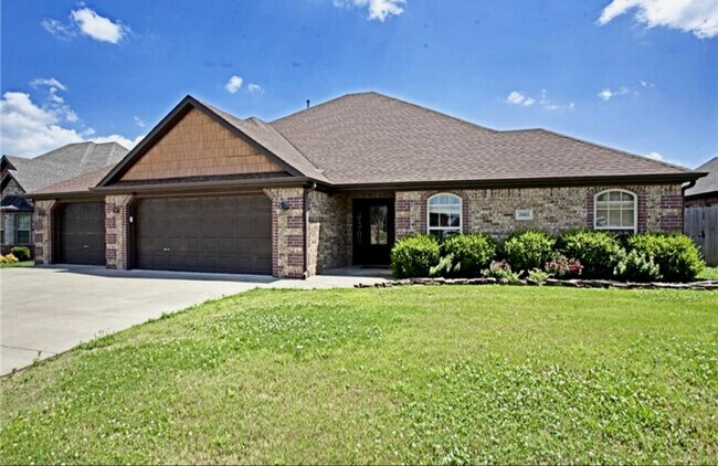2605 SW Joshua Ave in Bentonville, AR - Foto de edificio - Building Photo