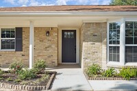 2563 Riata Ln in Houston, TX - Foto de edificio - Building Photo