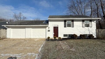 9102 E 34th St in Indianapolis, IN - Building Photo