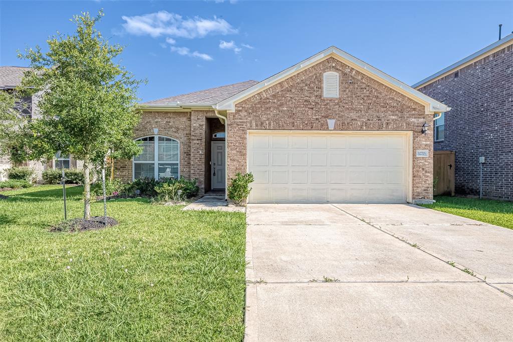 32715 Oak Heights Ln in Brookshire, TX - Building Photo