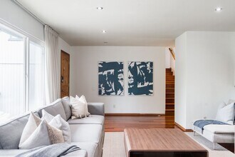 309 S Rios Ave in Solana Beach, CA - Building Photo - Building Photo