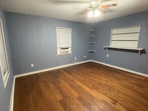 1700 Avenue H in Bay City, TX - Building Photo - Building Photo